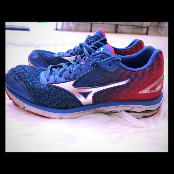 mizuno wave rider size 9